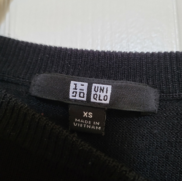 Uniqlo merino wool crew neck sweater - Picture 4 of 6